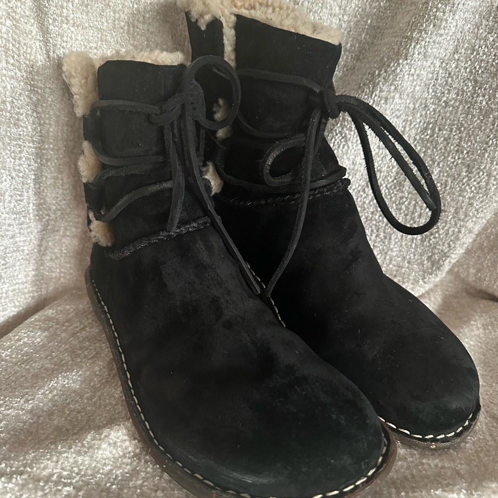 UGG - Picture 3 of 5